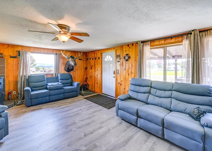 Hunt, Fish & Hike: W/ Deck In Holiday home