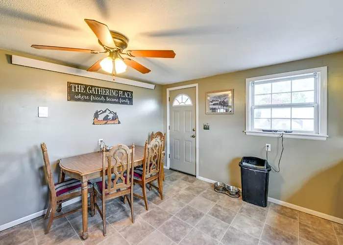 Hunt, Fish & Hike: W/ Deck In Holiday home Encampment