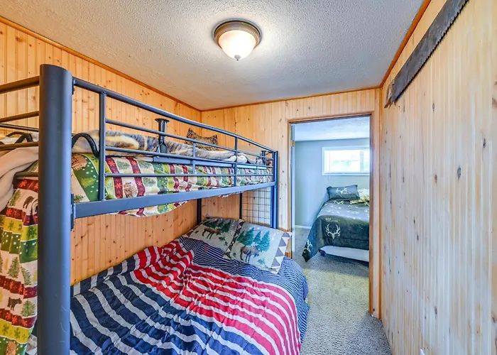 Hunt, Fish & Hike: W/ Deck In Holiday home