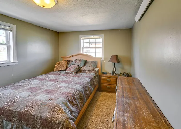 Hunt, Fish & Hike: W/ Deck In Holiday home Encampment