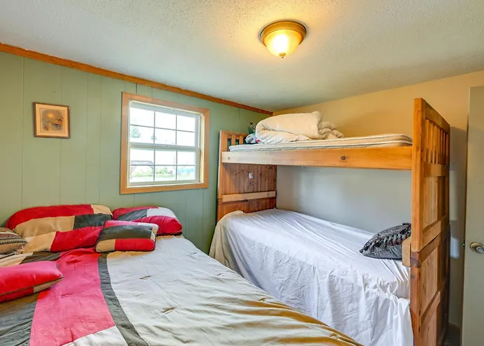 Hunt, Fish & Hike: W/ Deck In Holiday home